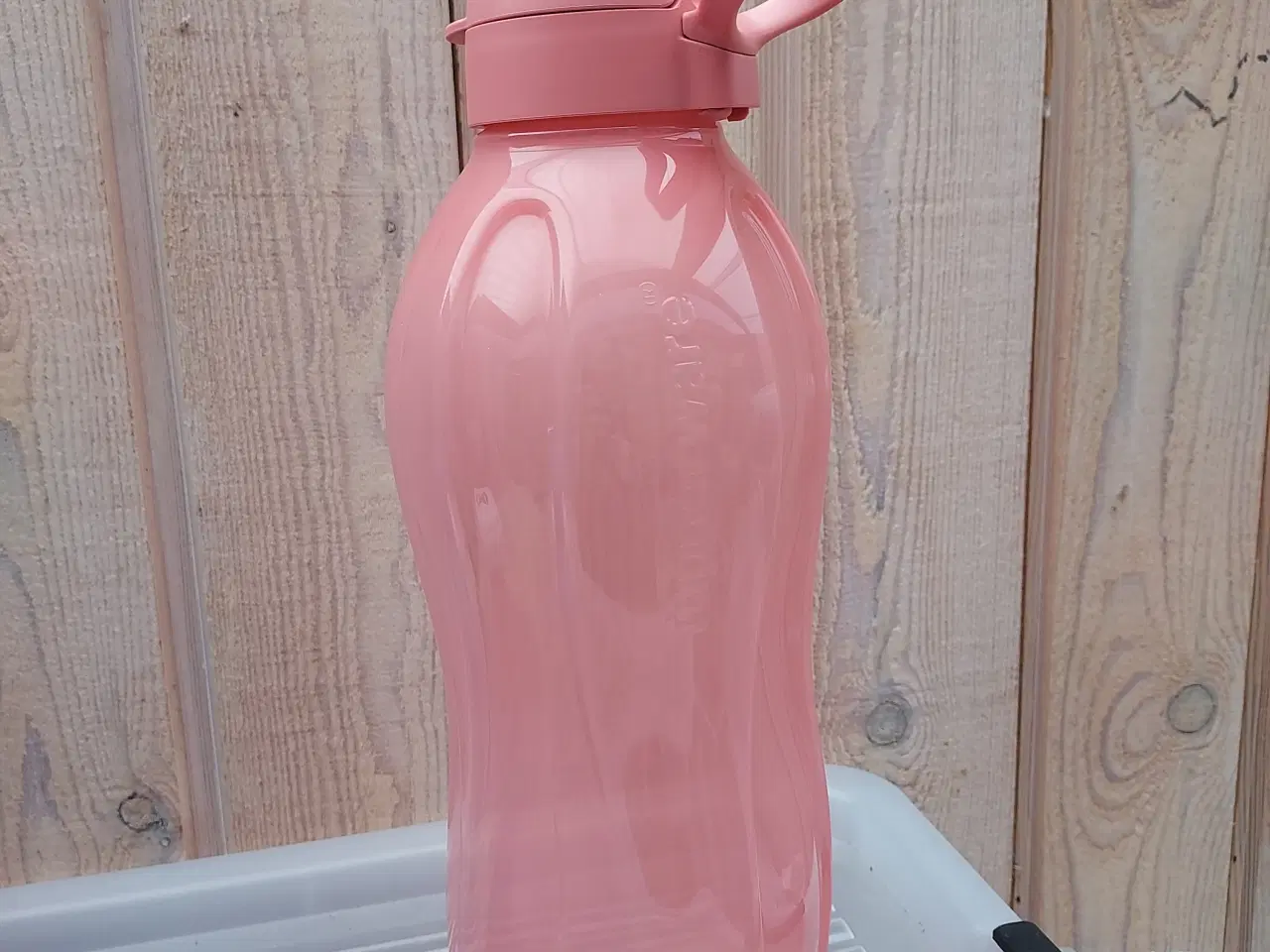 Billede 1 - Tupperware 2 L flaske 