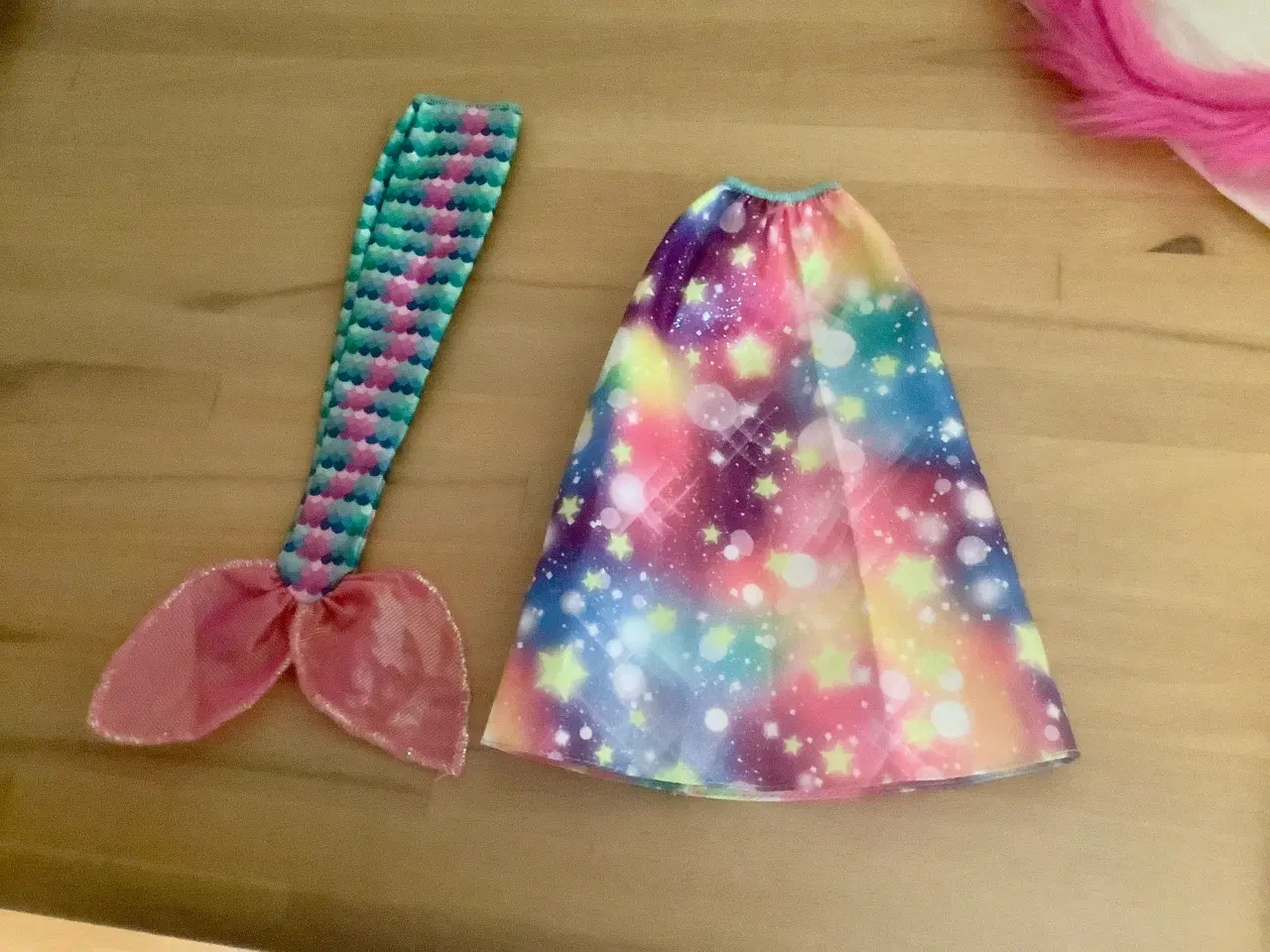 Billede 2 - Barbie tøj. Prisen er for det hele.