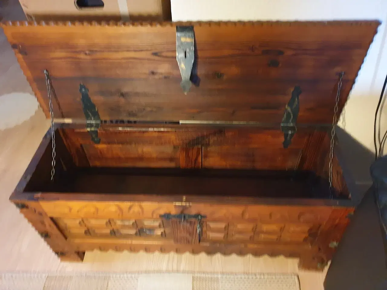 Billede 3 - Robust kiste/bænk