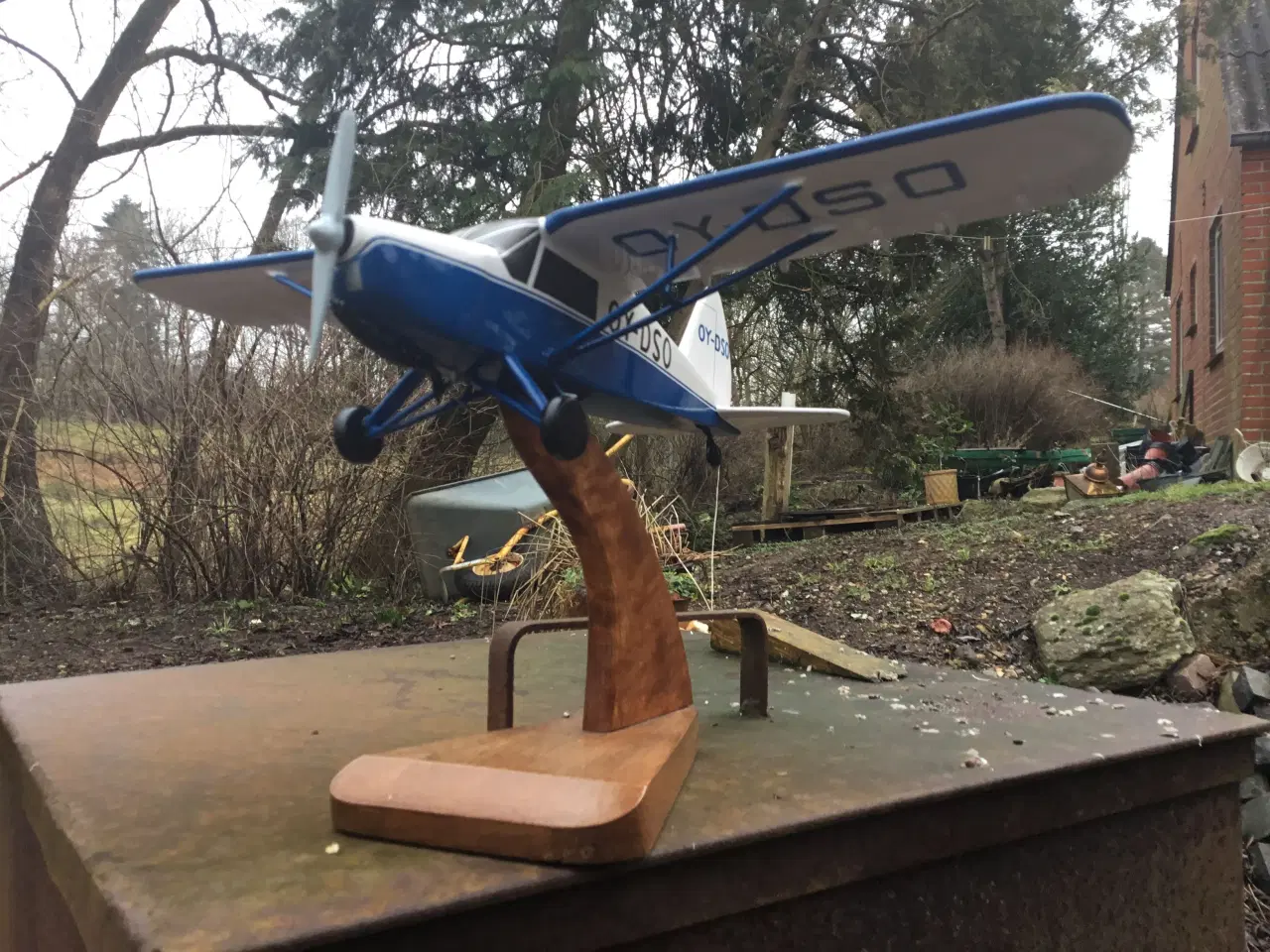 Billede 4 - KZ3 model. På fin stander i træ.