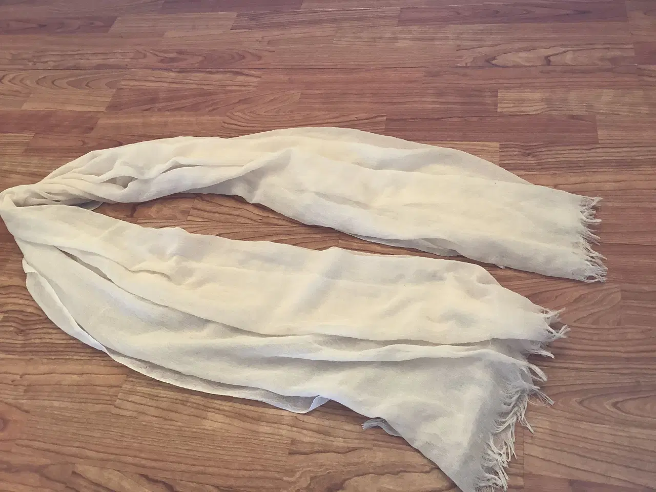 Billede 4 - Så flot langt hvidt tørklæde 190X110