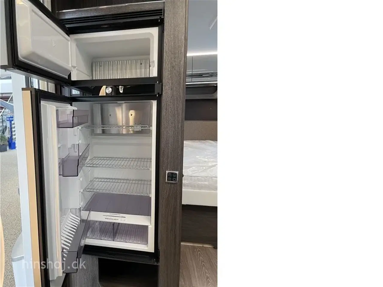 Billede 7 - 2023 - Fendt Diamant 560 SD   Fendt Diamant med stort badeværelse med særskilt brusekabine fra Hinshøj Caravan