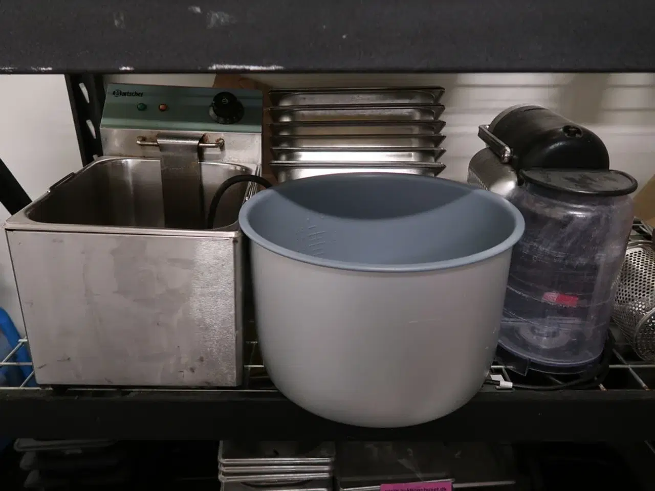 Billede 1 - Tøm hylde