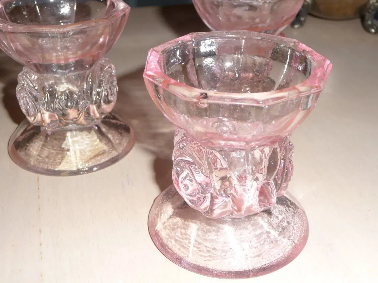 Billede 2 - 3 glas lysestager i sart rosa.
