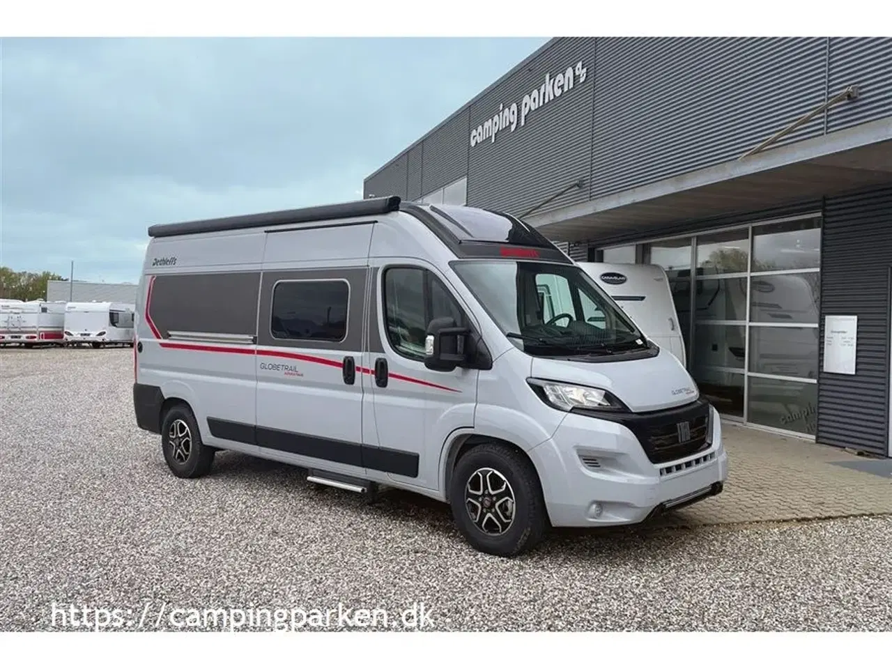 Billede 1 - 2024 - Dethleffs Globetrail CVD 600 ER Advantage   Markedets korteste camper van med enkeltsenge – og stort panoramavindue!