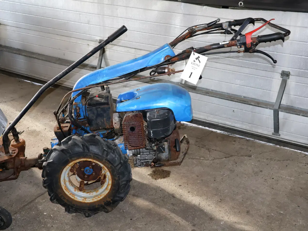 Billede 4 -  2 Hjulet traktor/redskabsbærer m/kost og el-start