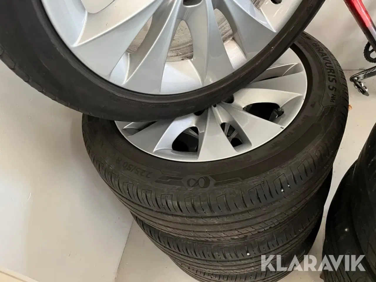Billede 2 - Dæk med fælg MEDALLION 225/50ZR17