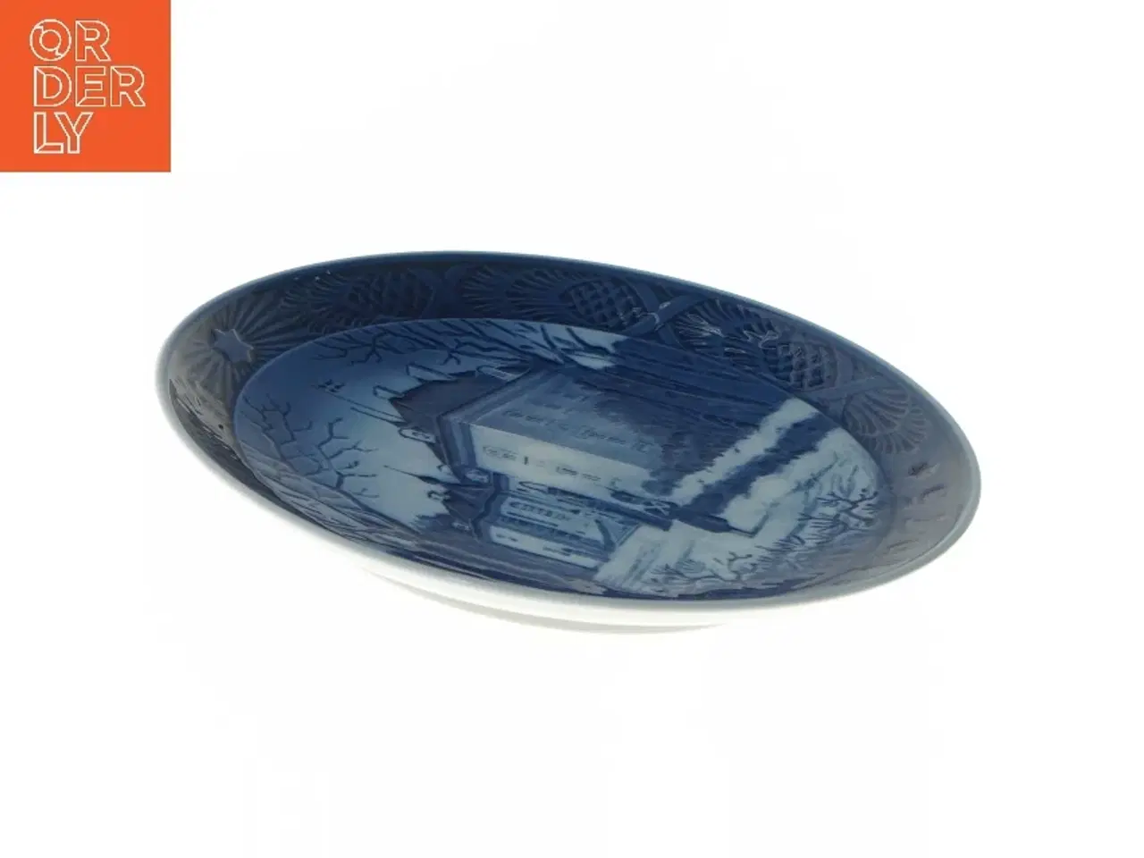 Billede 3 - Dekorativ juleplatte fra 1975 fra Royal Copenhagen (str. Ø 18 cm)