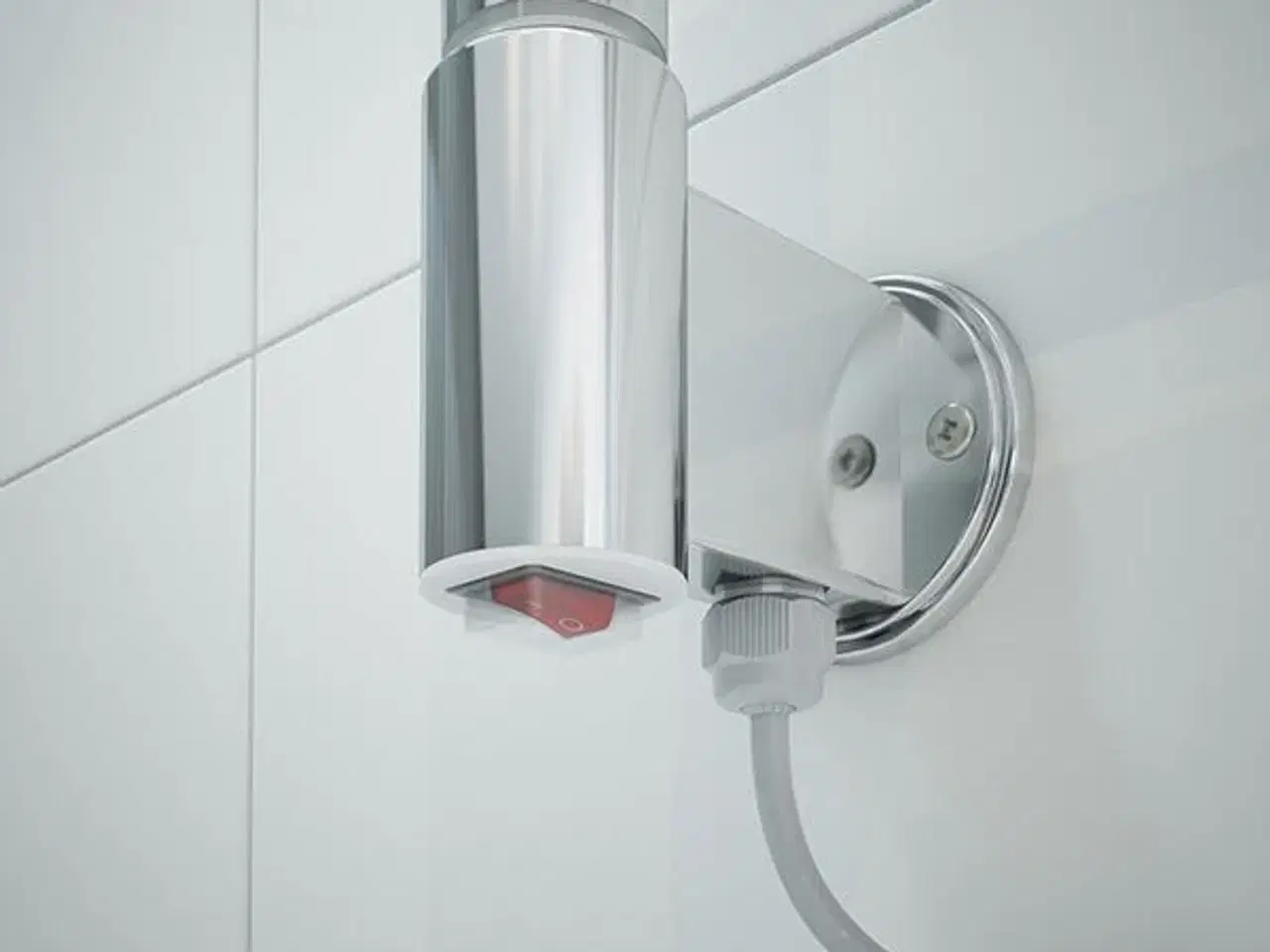 Billede 1 - Krom Elektrisk håndklædetørre STRØMBERG