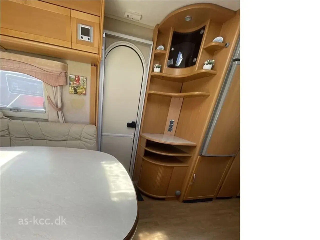 Billede 5 - 2008 - Kabe Royal 560 XL KS   Kabe Royal 560 XL KS 4 sovepladser, 6 siddepladser, Mover, Solceller, Vintertelt, Isabella Sun Shine 2,5 solsejl. SÆLGES FOR KUNDE