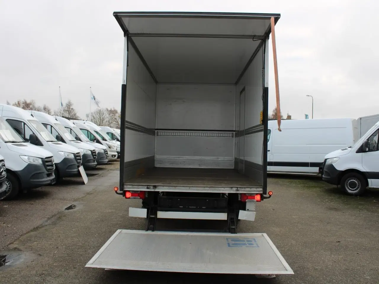 Billede 11 - Iveco Daily 2,3 35S14 Alukasse m/lift AG8