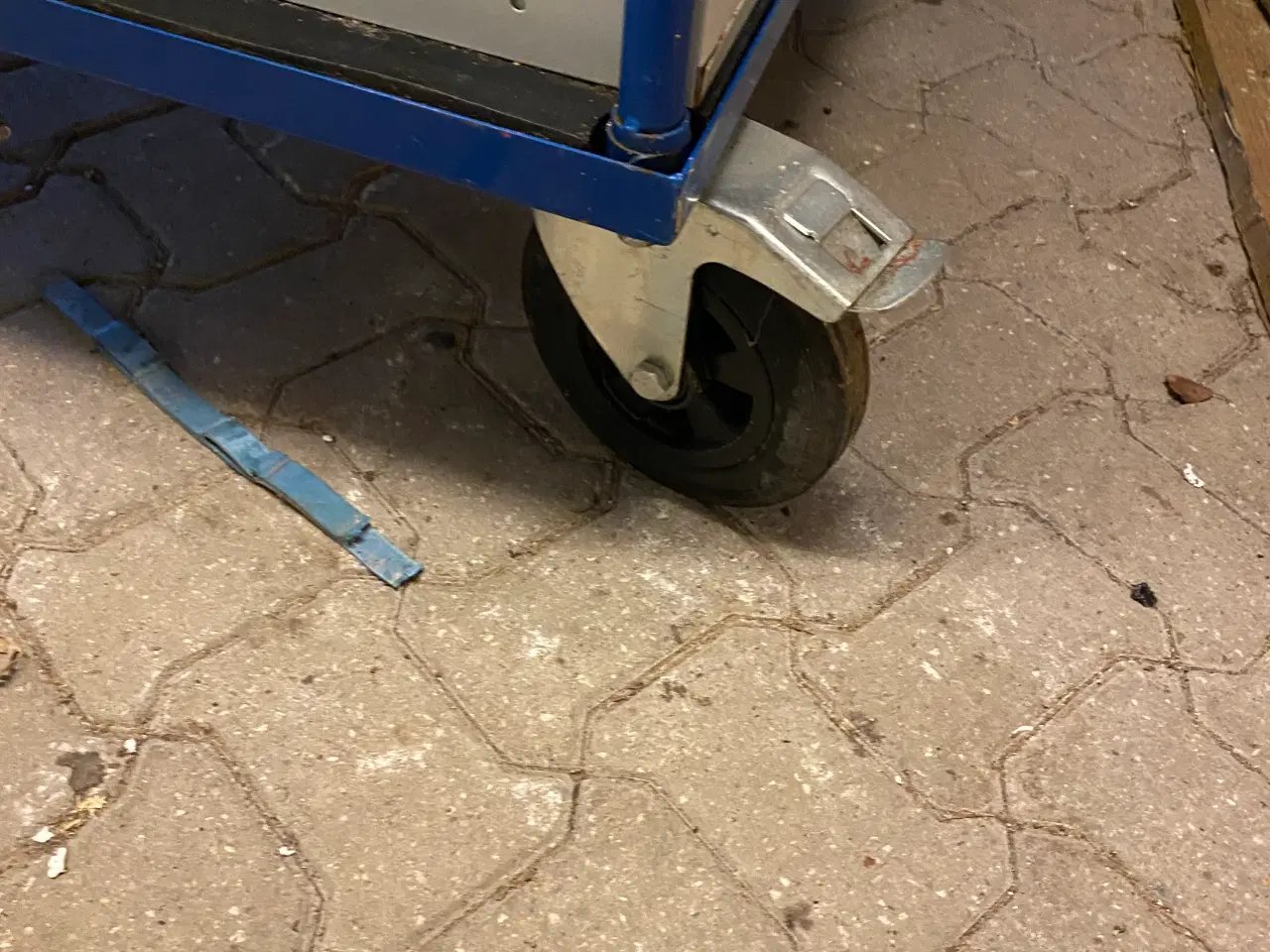 Billede 5 - Vogn med to drejehjul m bremser. 