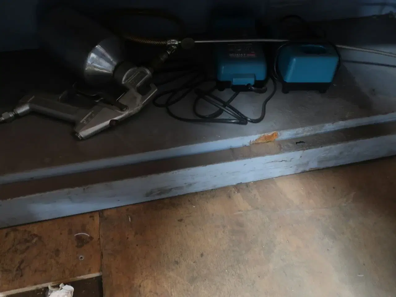 Billede 9 - Kemiskab med indhold