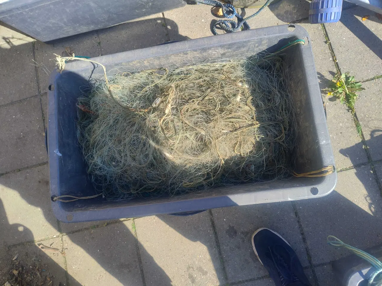 Billede 2 - Diverse ruser og garn samt anker og bøjer mm.