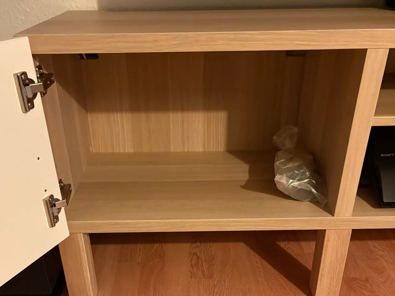 Billede 3 - TV bord fra Ikea