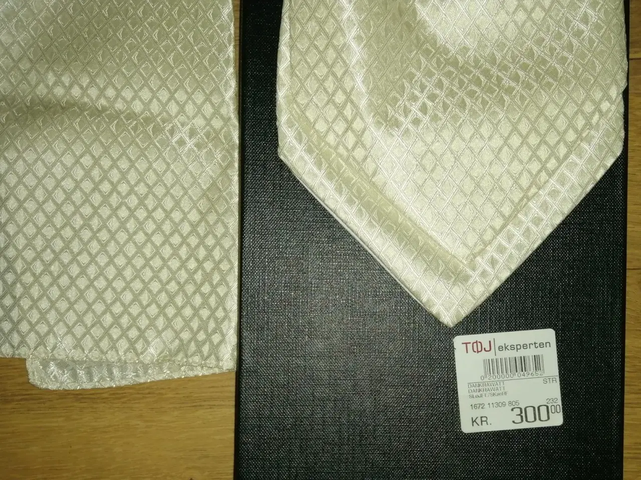 Billede 2 - NYT KRAWATT/SLØJFE SÆT, PERLEMORS HVID