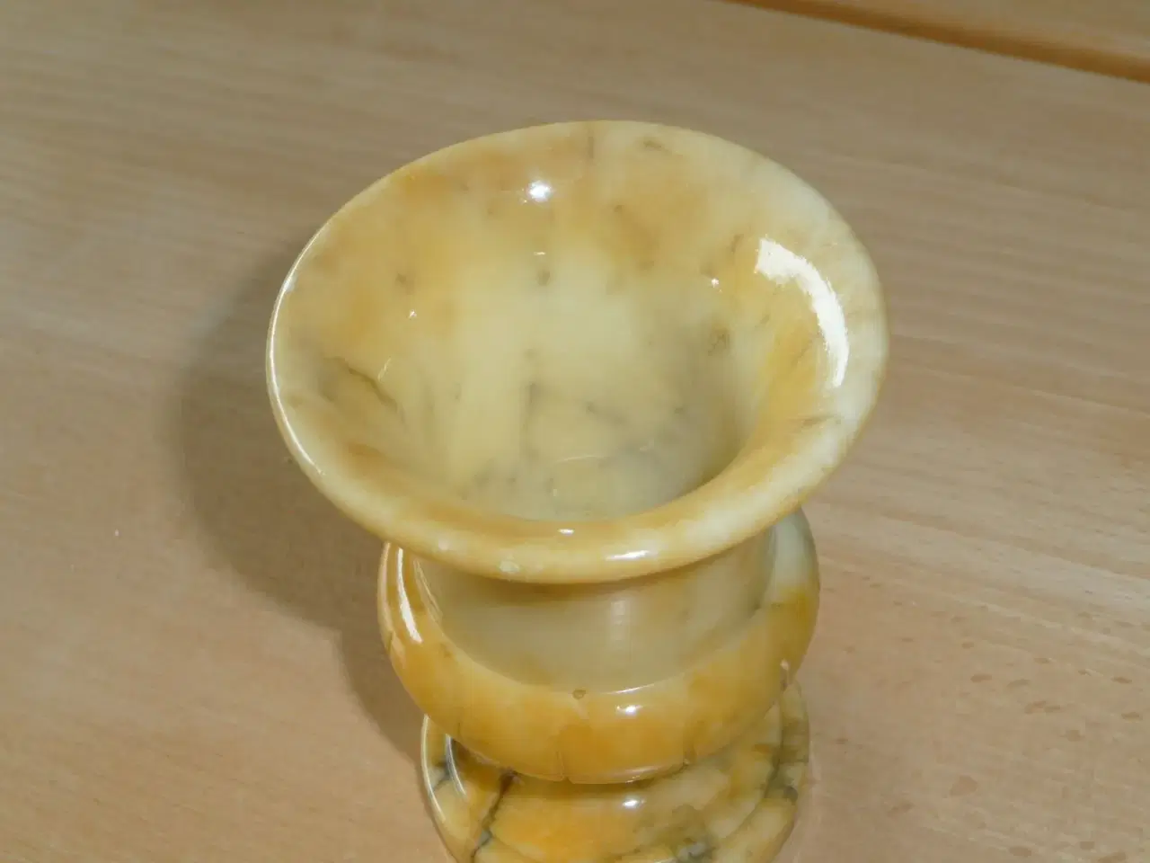 Billede 2 - gul marmor bæger/pokal 9 cm høj