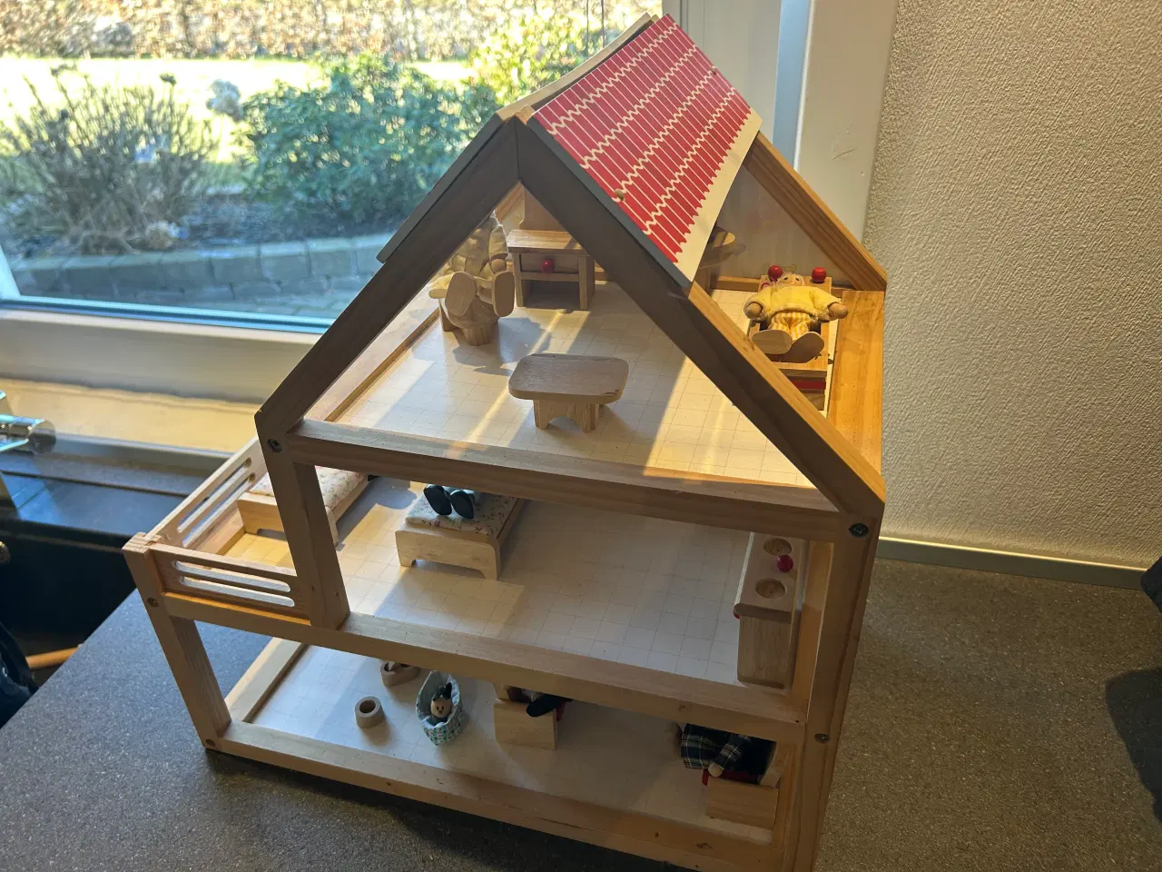 Billede 3 - Trædukkehus