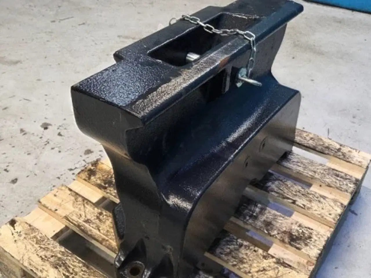 Billede 12 - Case Farmall 115C Frontvægt Holder 84313805