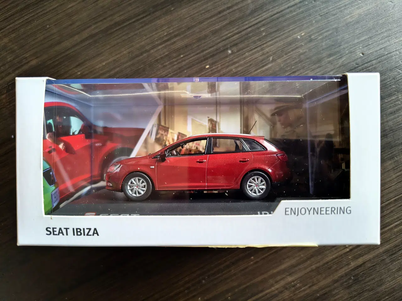 Billede 1 - Seat Ibiza ST modelbil rød 1:43