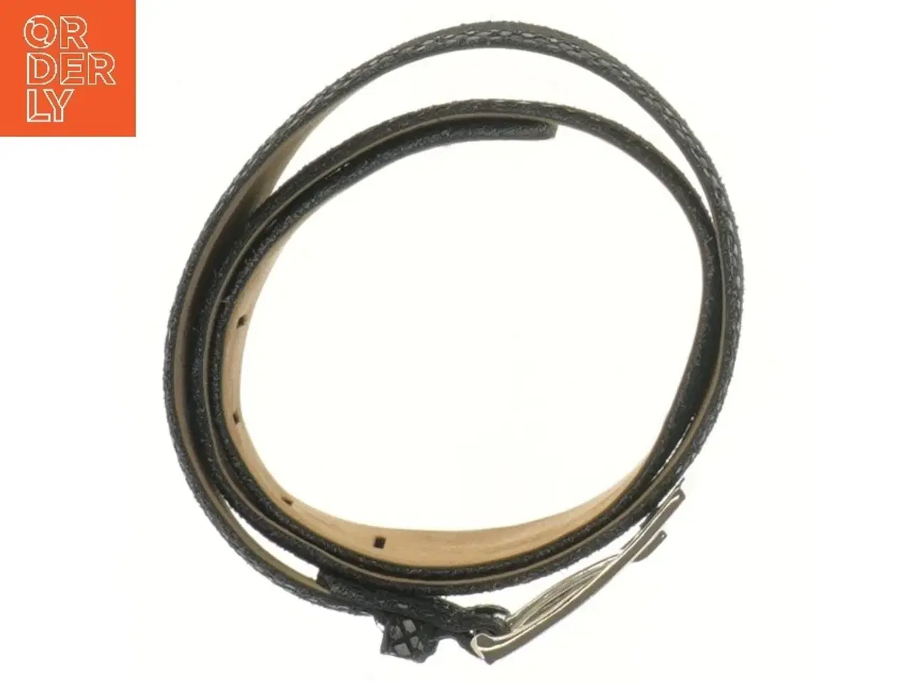 Billede 2 - Sort bælte med metalspænde (str. 105 cm)