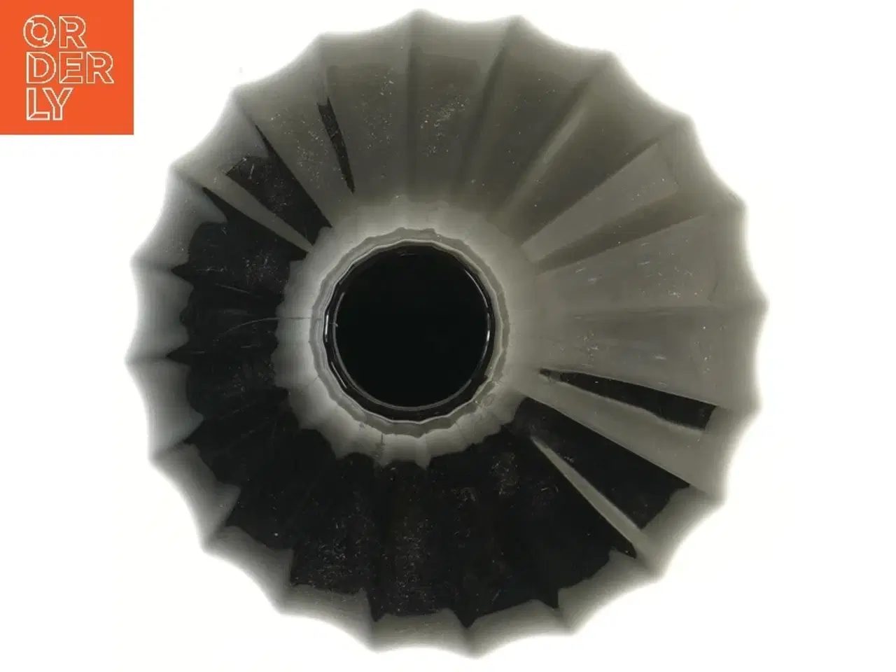 Billede 2 - Sort riflet vase (str. 20 cm)