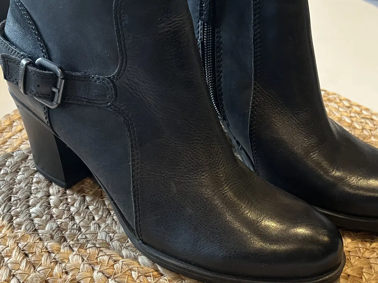 Billede 1 - Tamaris skindstøvler str. 40