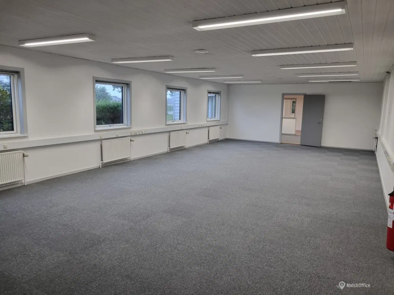 Billede 8 - Lagerbygning med porte og ramper udlejes