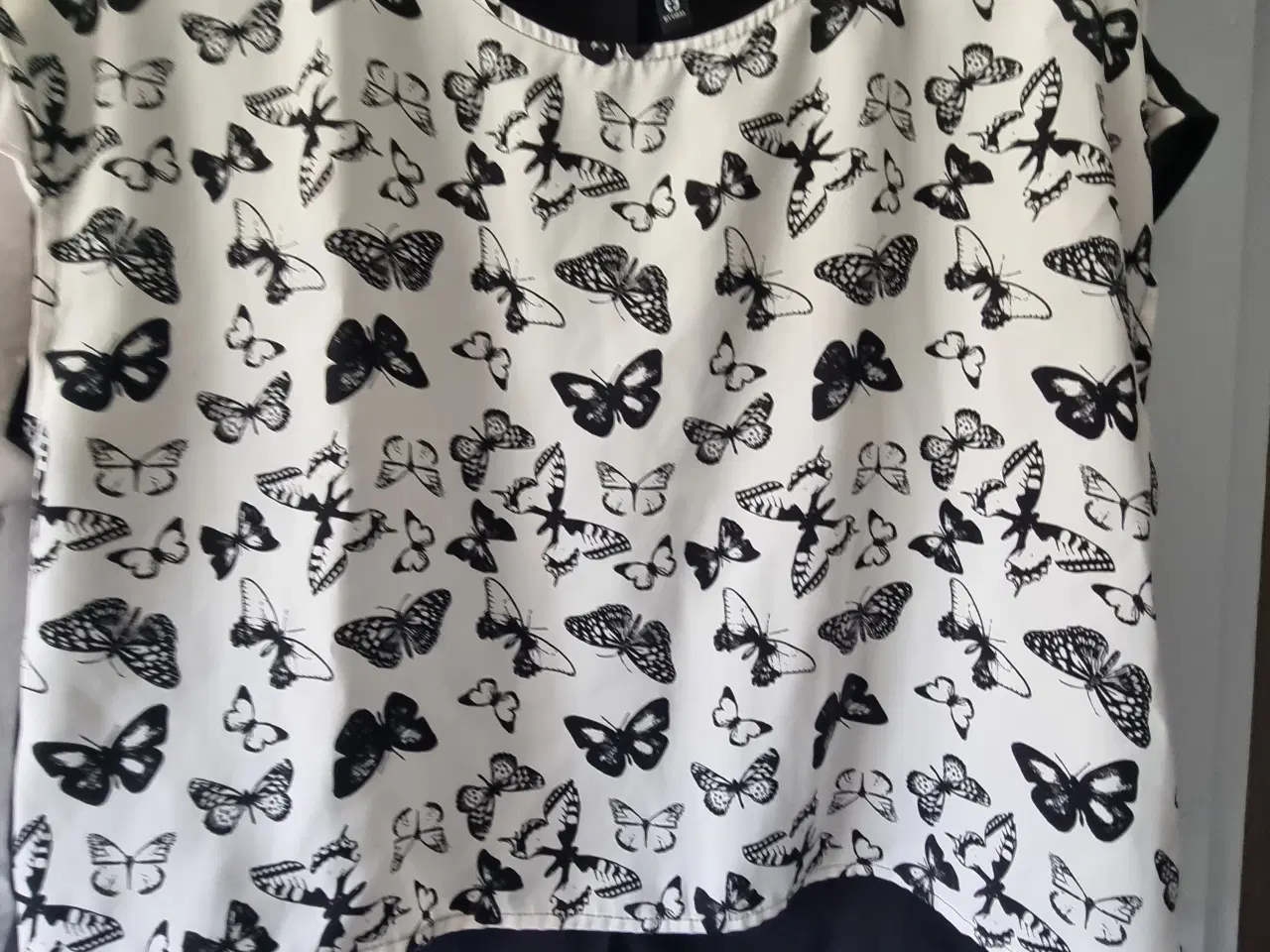 Billede 3 - Bluser fra Hennes og Mauritz og Only.  Str M pris 