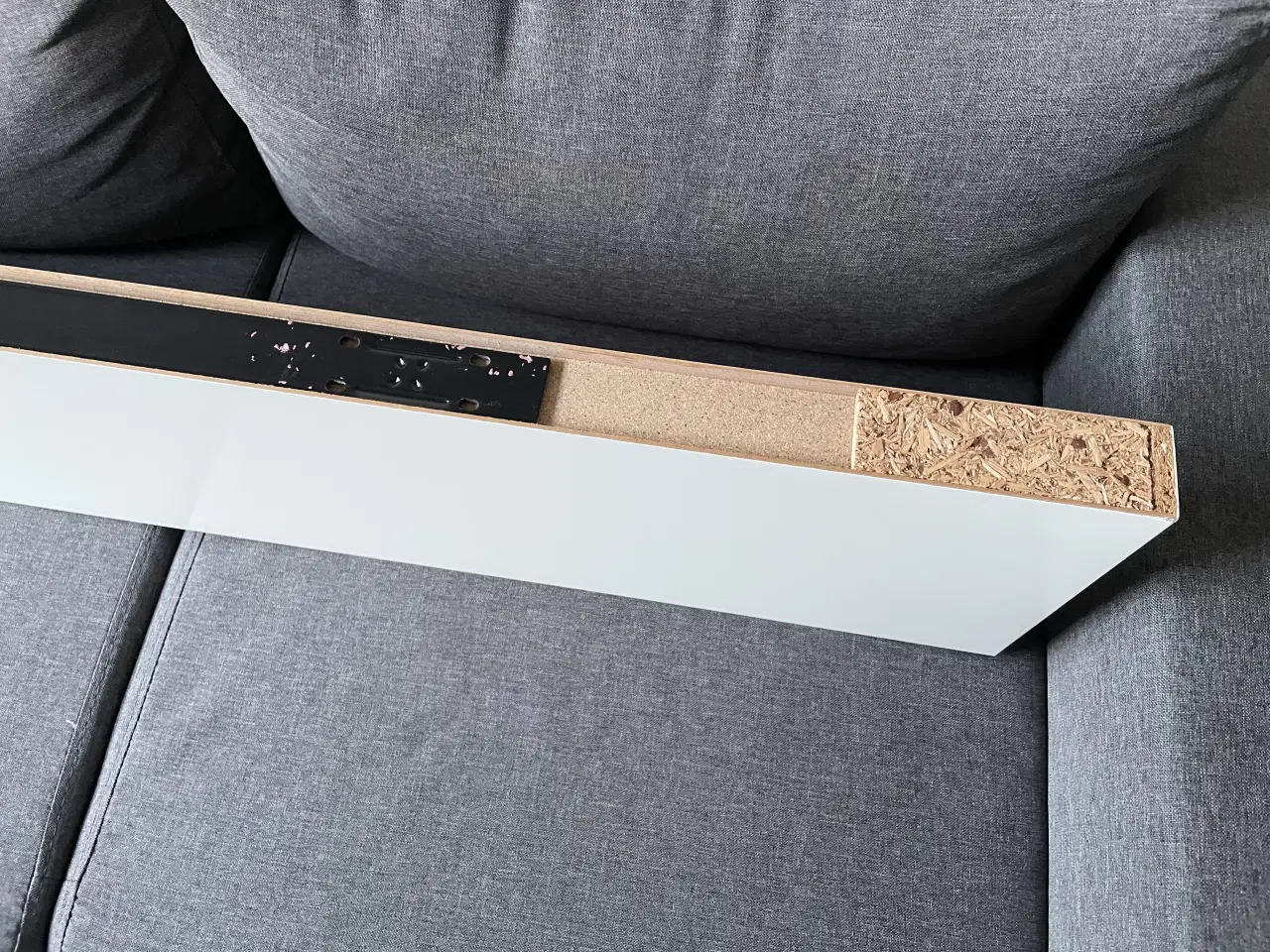 Billede 3 - Hylde med skjulte ophæng