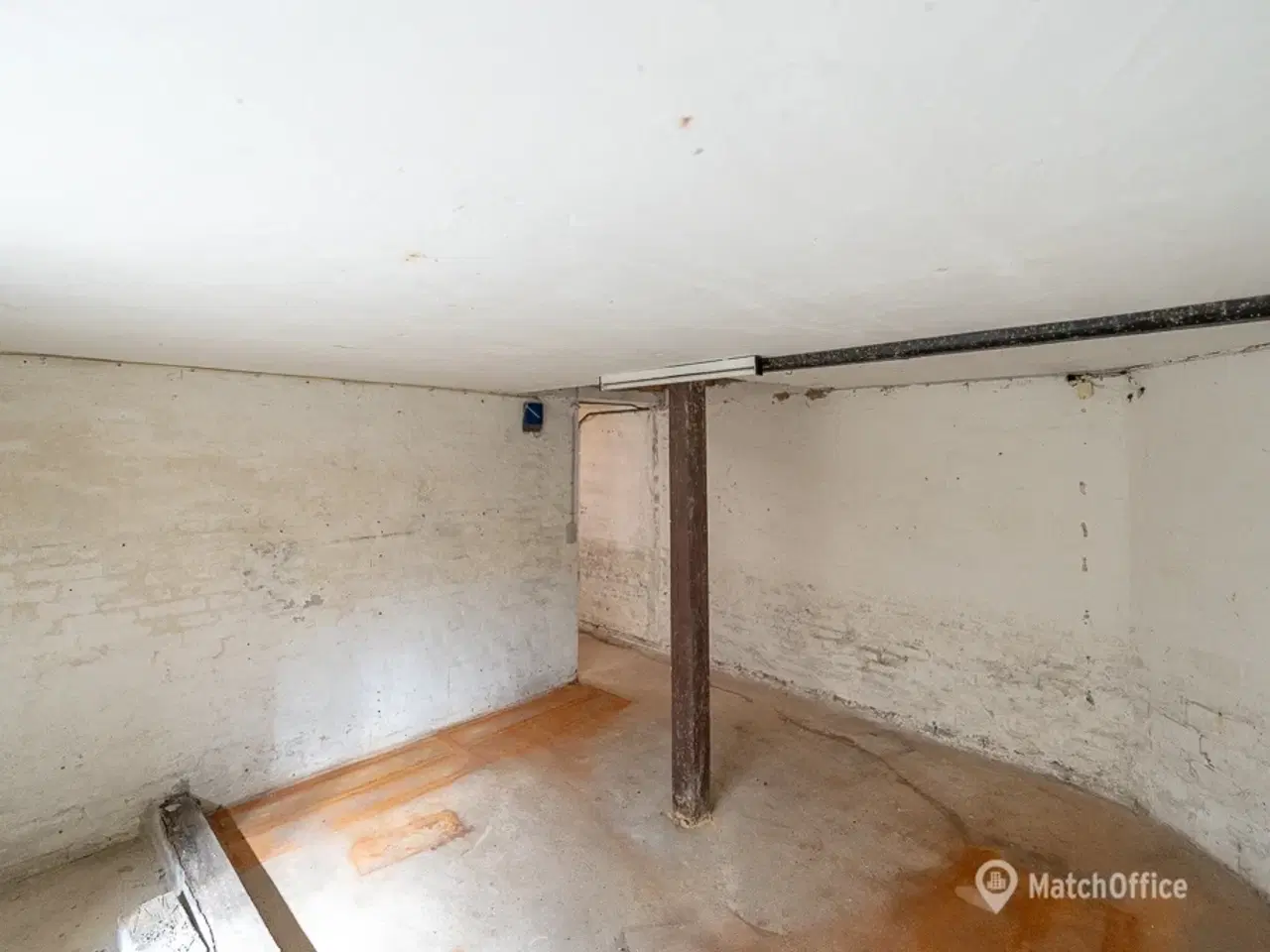 Billede 11 - UDLEJES: Butik med stort facadeparti. åben planløsning og mange muligheder