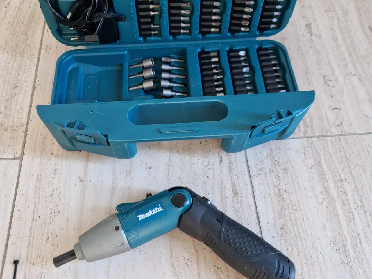 Billede 3 - MAKITA skruetrækker 6722D med batteri og tilbehør