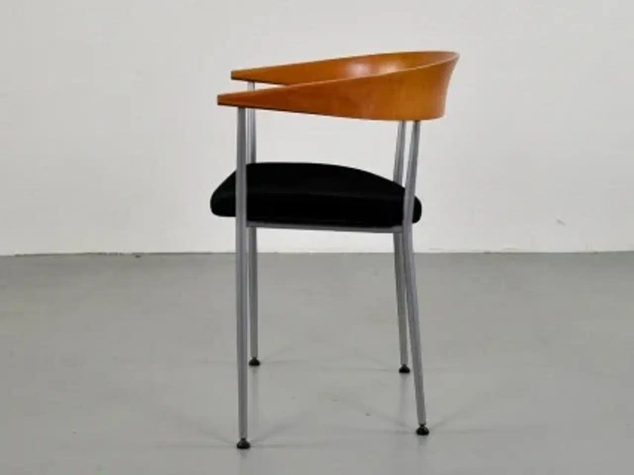 Billede 4 - Efg bondo dialog konferencestol med sort polstret sæde, grå stel, kirsebærryg/armlæn
