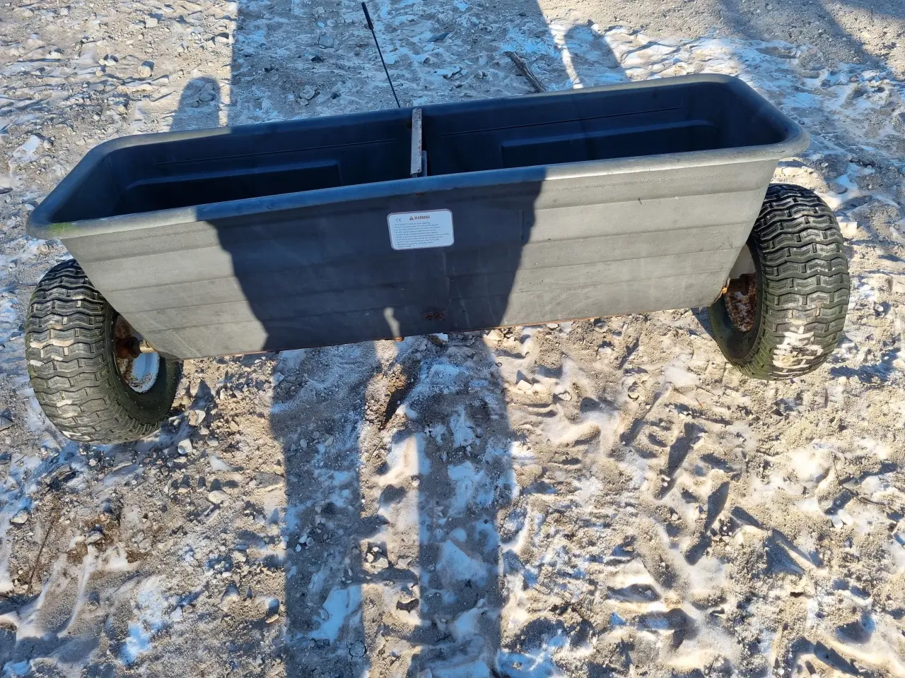 Billede 2 - Græs såning maskine eller til gødning 