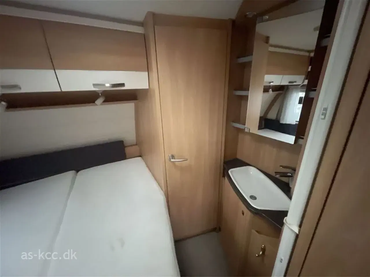 Billede 4 - 2019 - Knaus Südwind 500 FSK Knaus Südwind 500 FSK årg. 2019 6 sovepladser, 5 siddepladser, Isabella Commodore 3 m fortelt, mover.