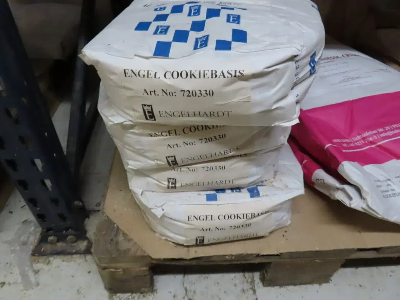 Billede 17 - Pallereol med indhold