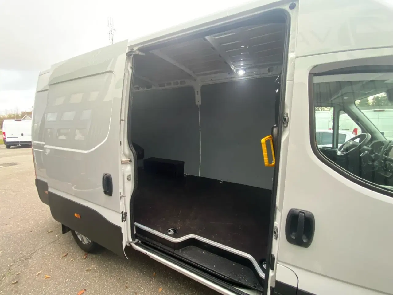 Billede 7 - Iveco Daily 3,0 35S18 12m³ Van AG8