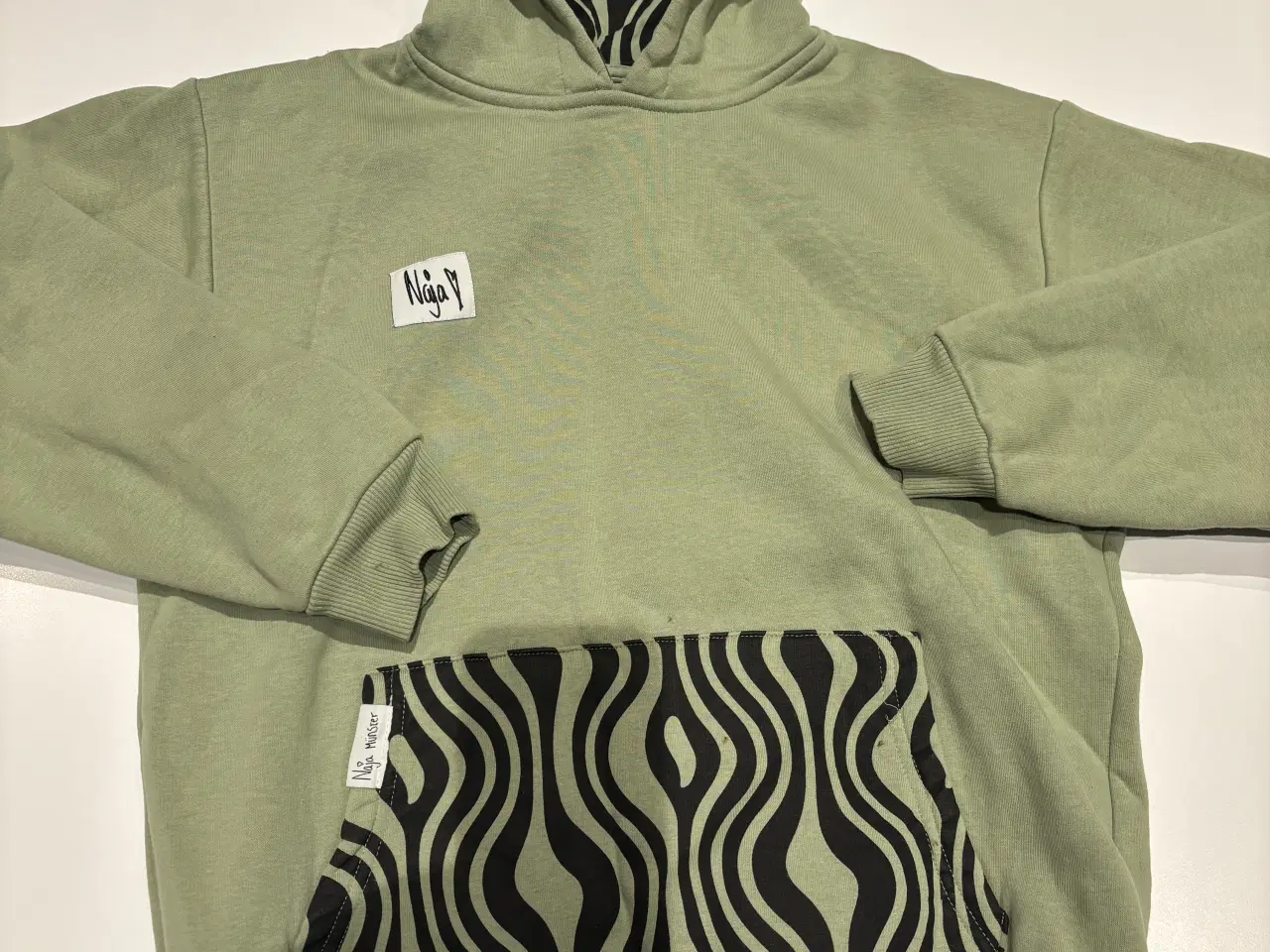 Billede 1 - Naja Mønster hoodie