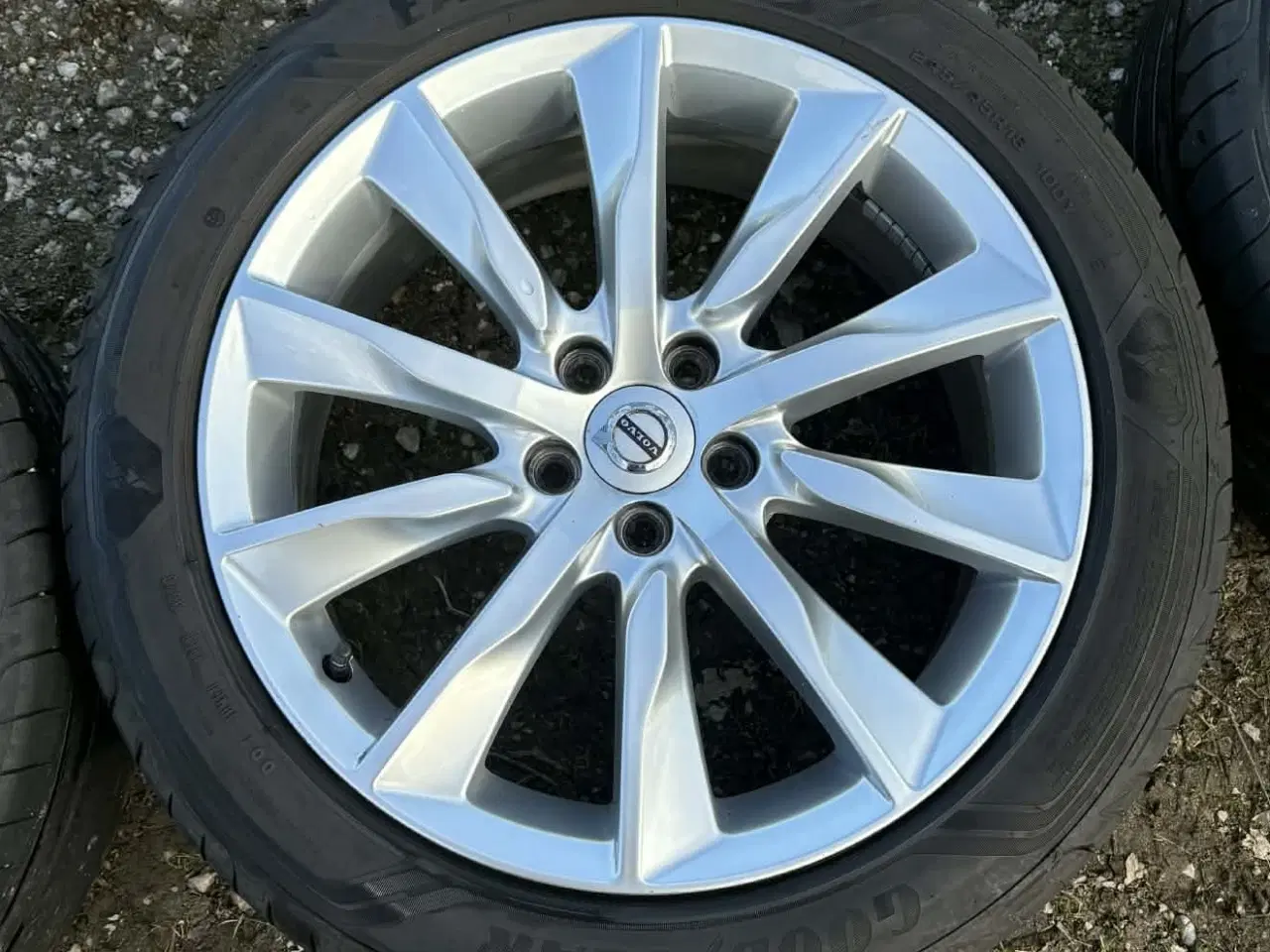 Billede 3 - Fine 5x108 Sommerhjul 245/45-18