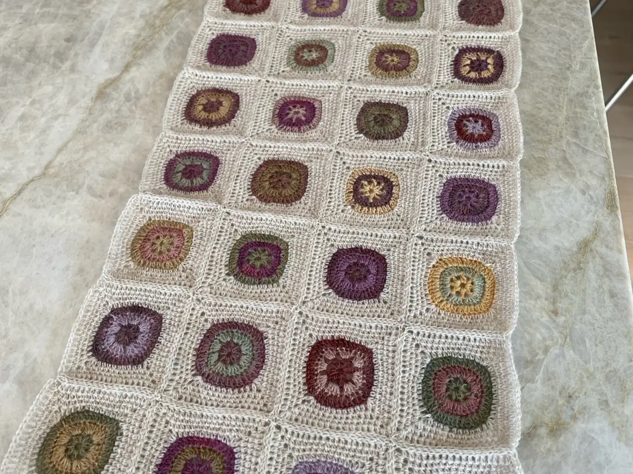 Billede 8 - Strikket Sophie scarf i plantefarvet garn 