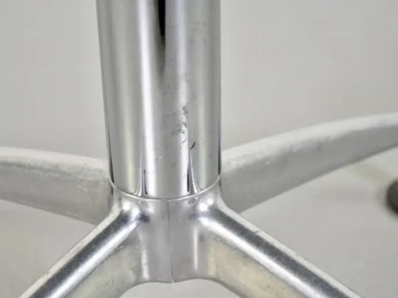 Billede 7 - Cafébord med grå laminat, 80x72 cm.