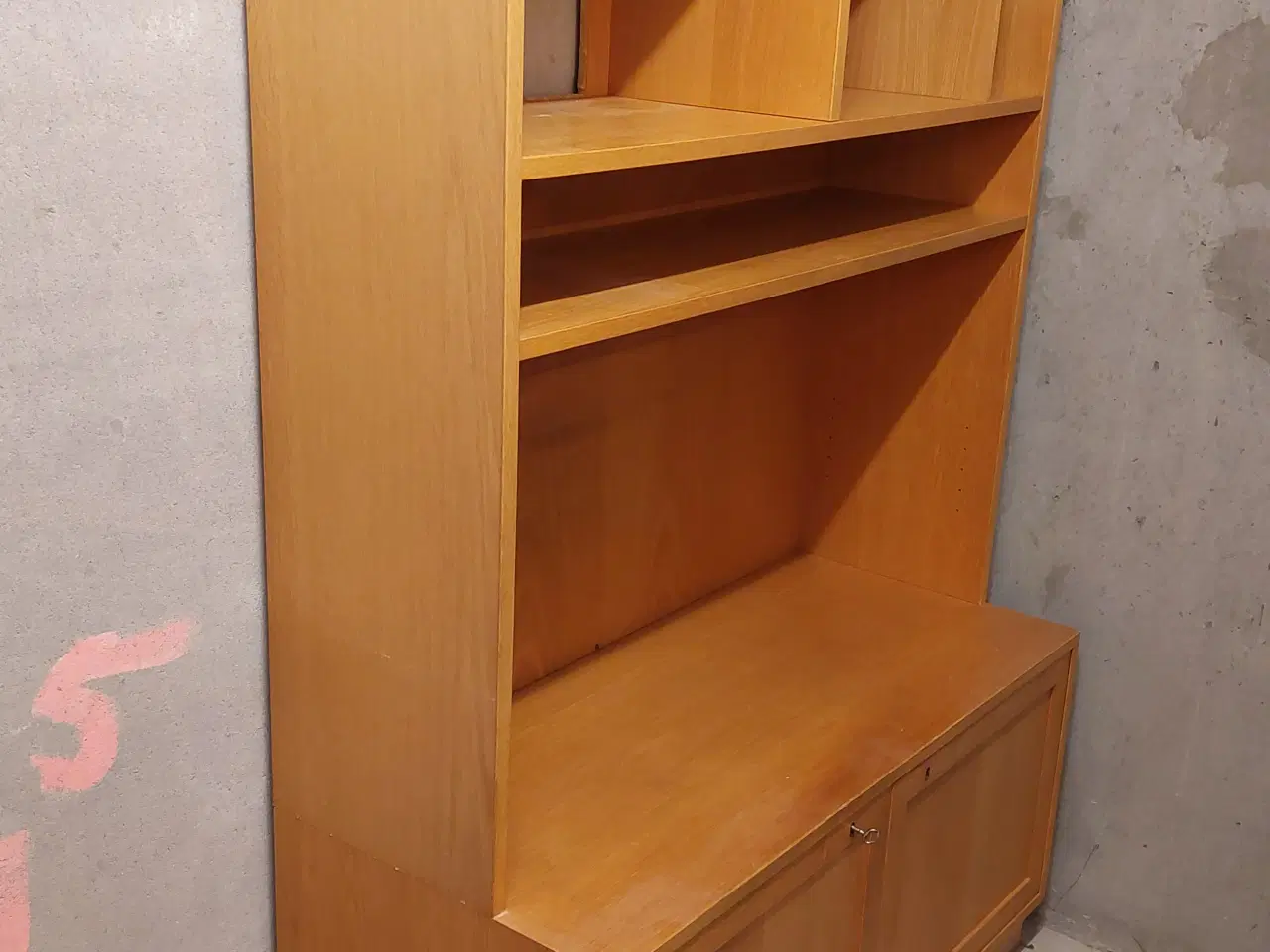 Billede 1 - Bortgives, Reol i egefiner 2 sektioner
