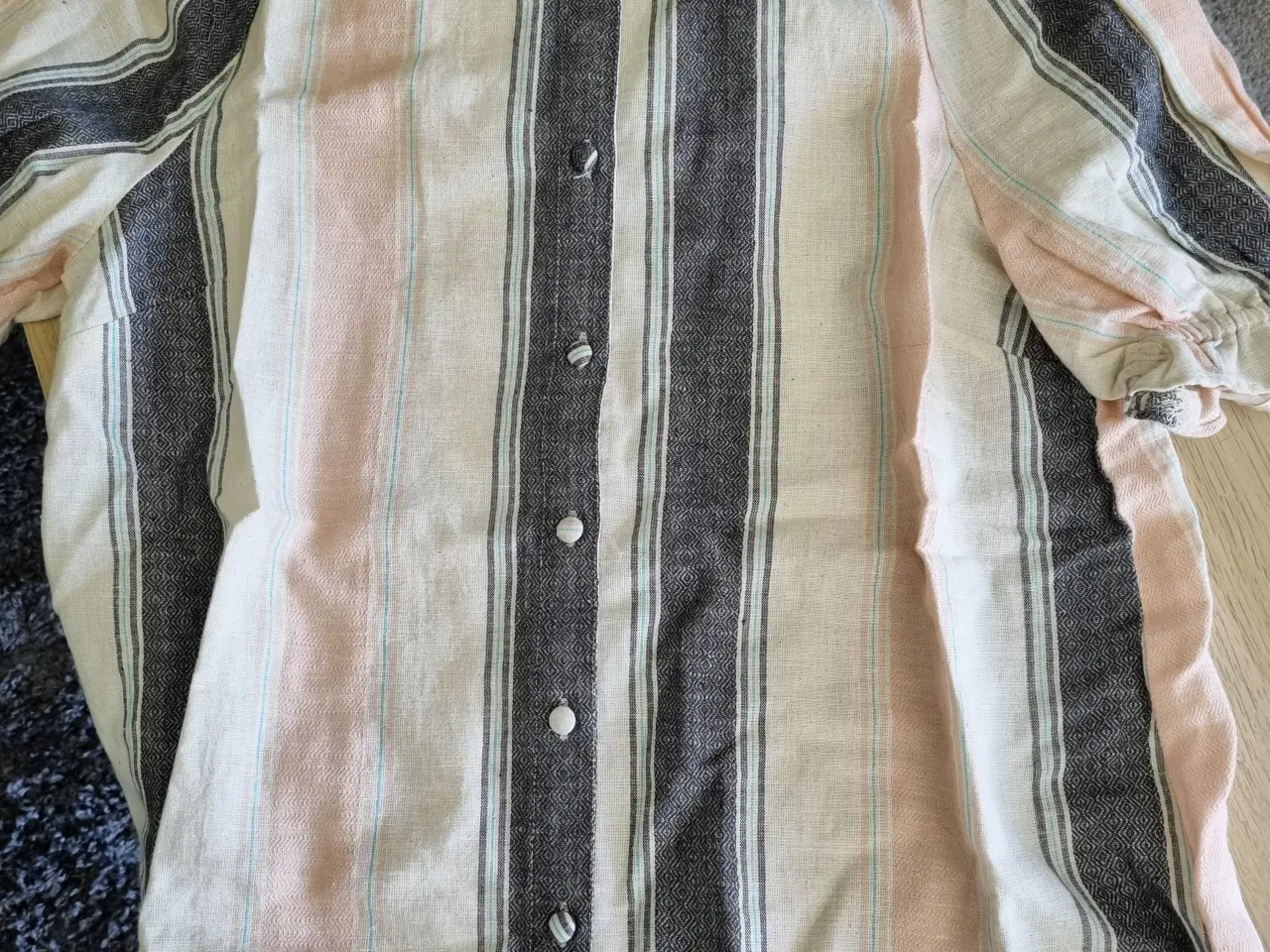 Billede 1 - Feminin skjortebluse fra Ofelia str M/38