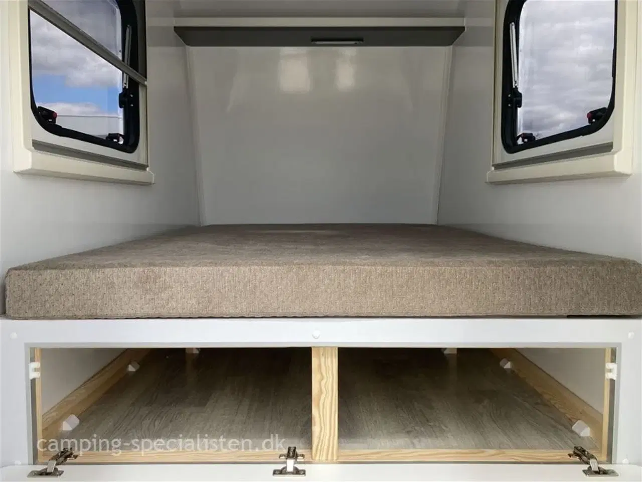 Billede 5 - 2025 - Tomplan Silverline Compact   Silverline Compact Mini Campingvogn 2025 model  hos Camping-Specialisten.dk