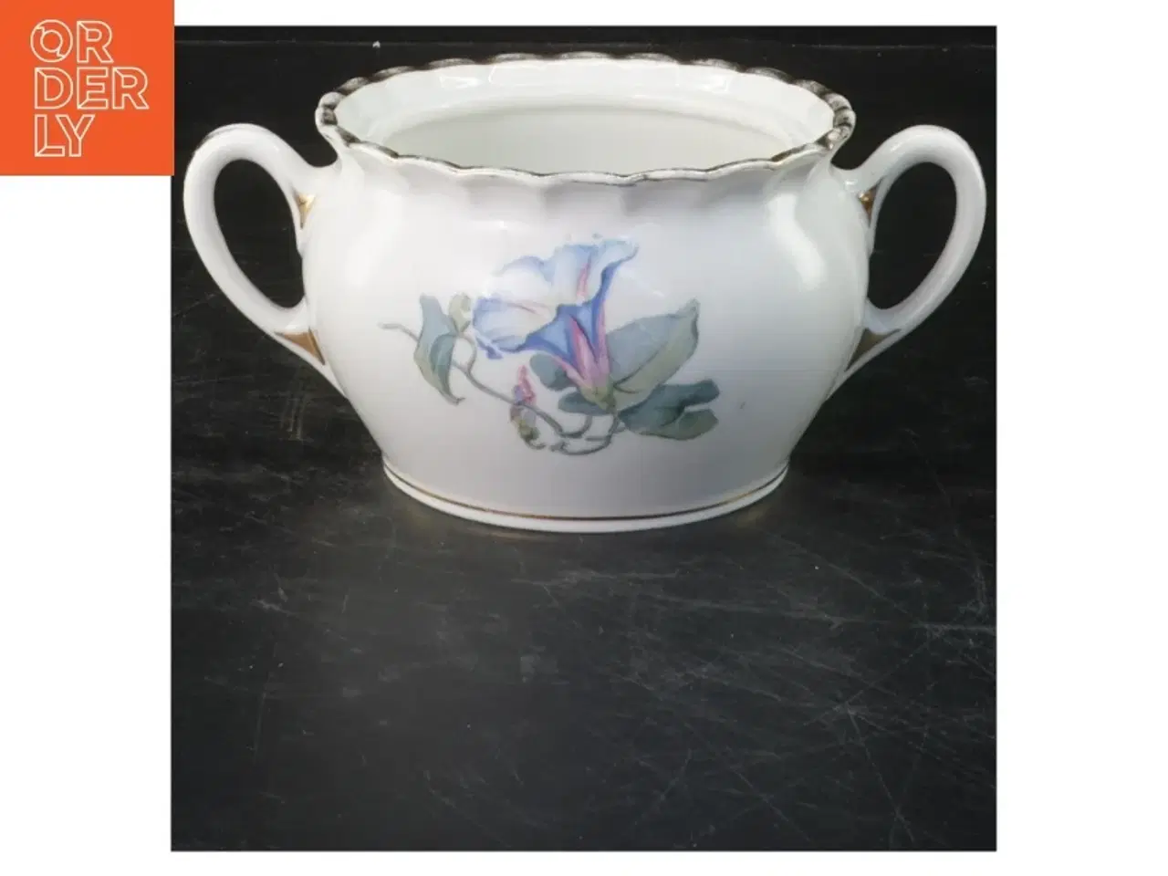 Billede 1 - Porcelænsskål med håndtag og blomstermotiv fra B & G Decor (str. 16x7x11 cm)