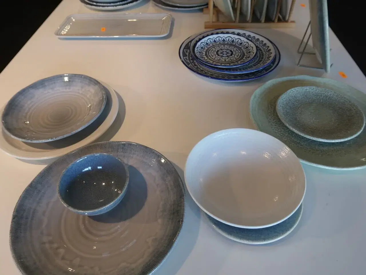 Billede 6 - 79 stk. tallerkener, skåle og fade DUDSON