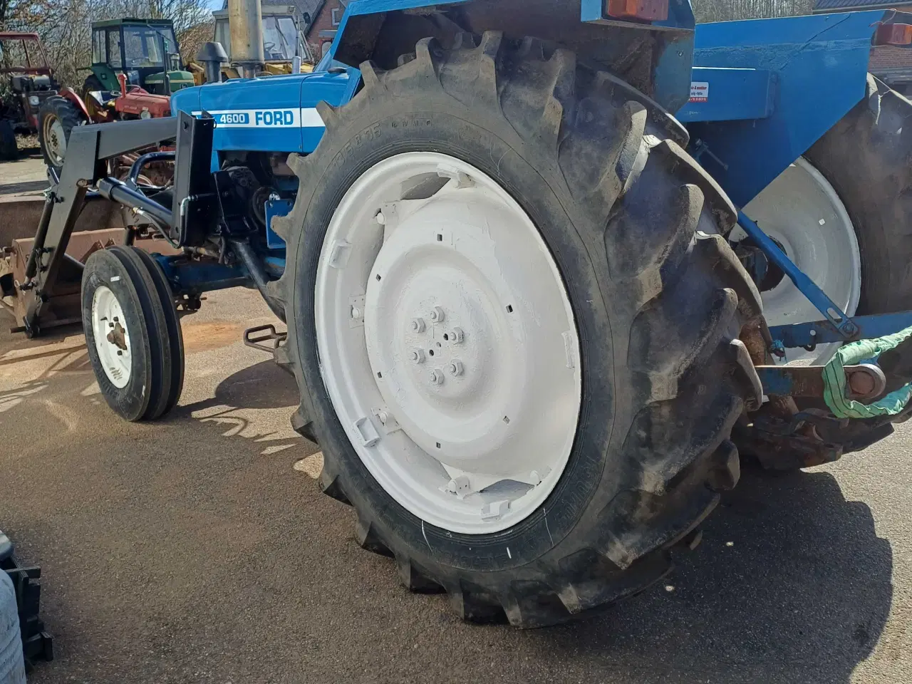 Billede 3 - Traktor med frontlæsser 