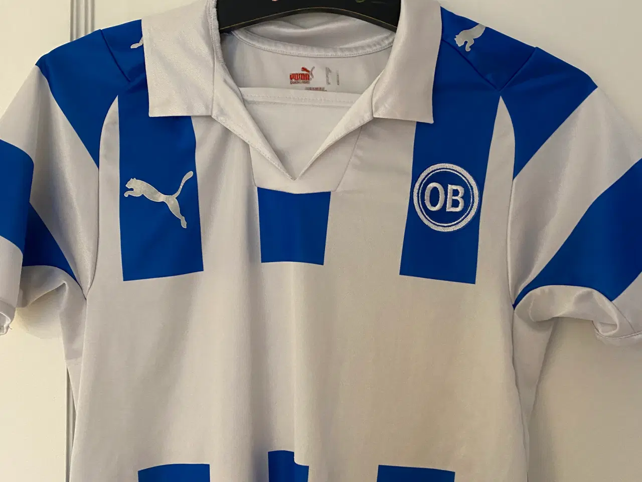 Billede 2 - Odense Boldklub hjemmebanetrøje