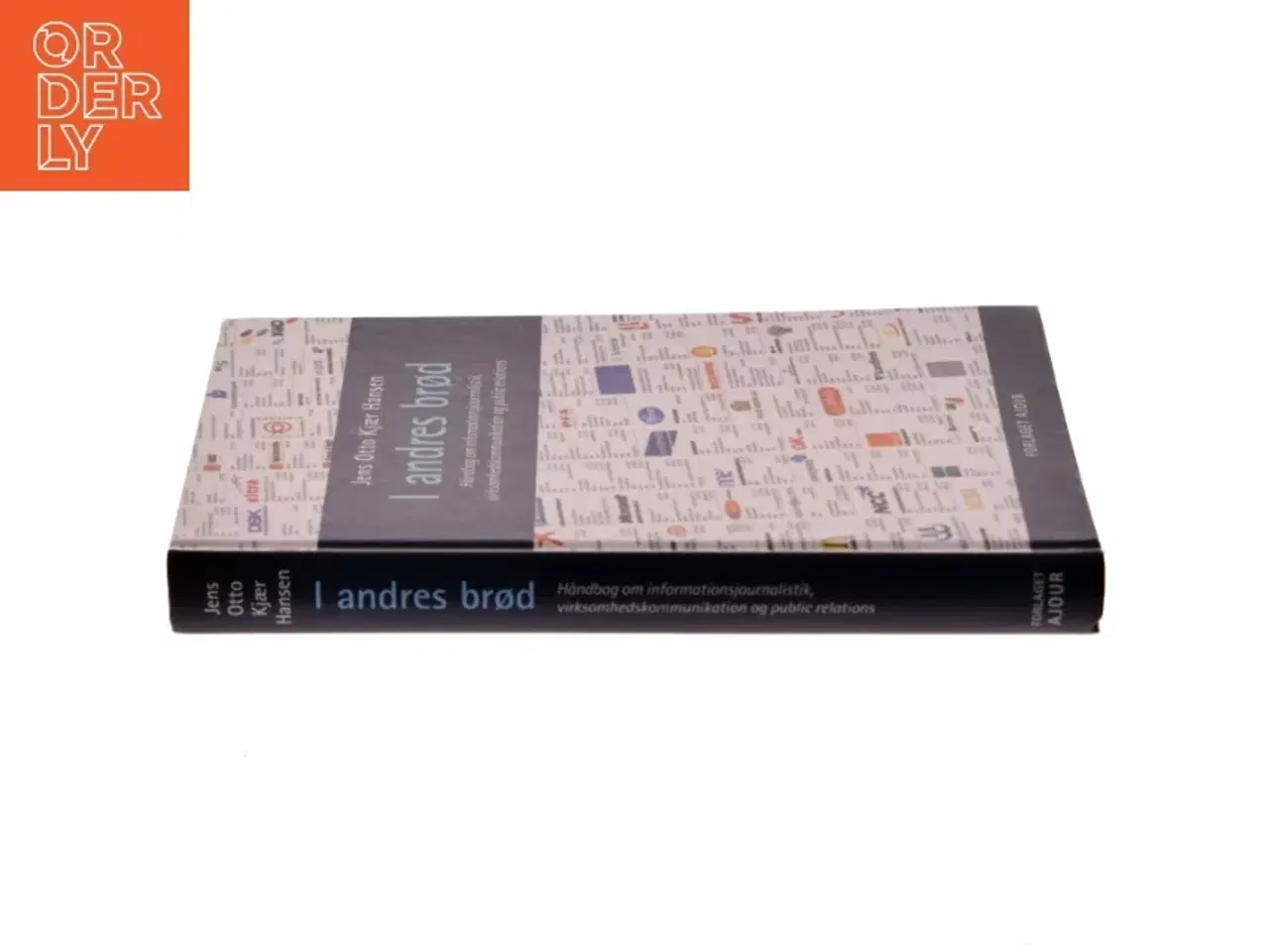 Billede 2 - I andres brød : håndbog om informationsjournalistik, virksomhedskommunikation og public relations af Jens Otto Kjær Hansen (Bog)