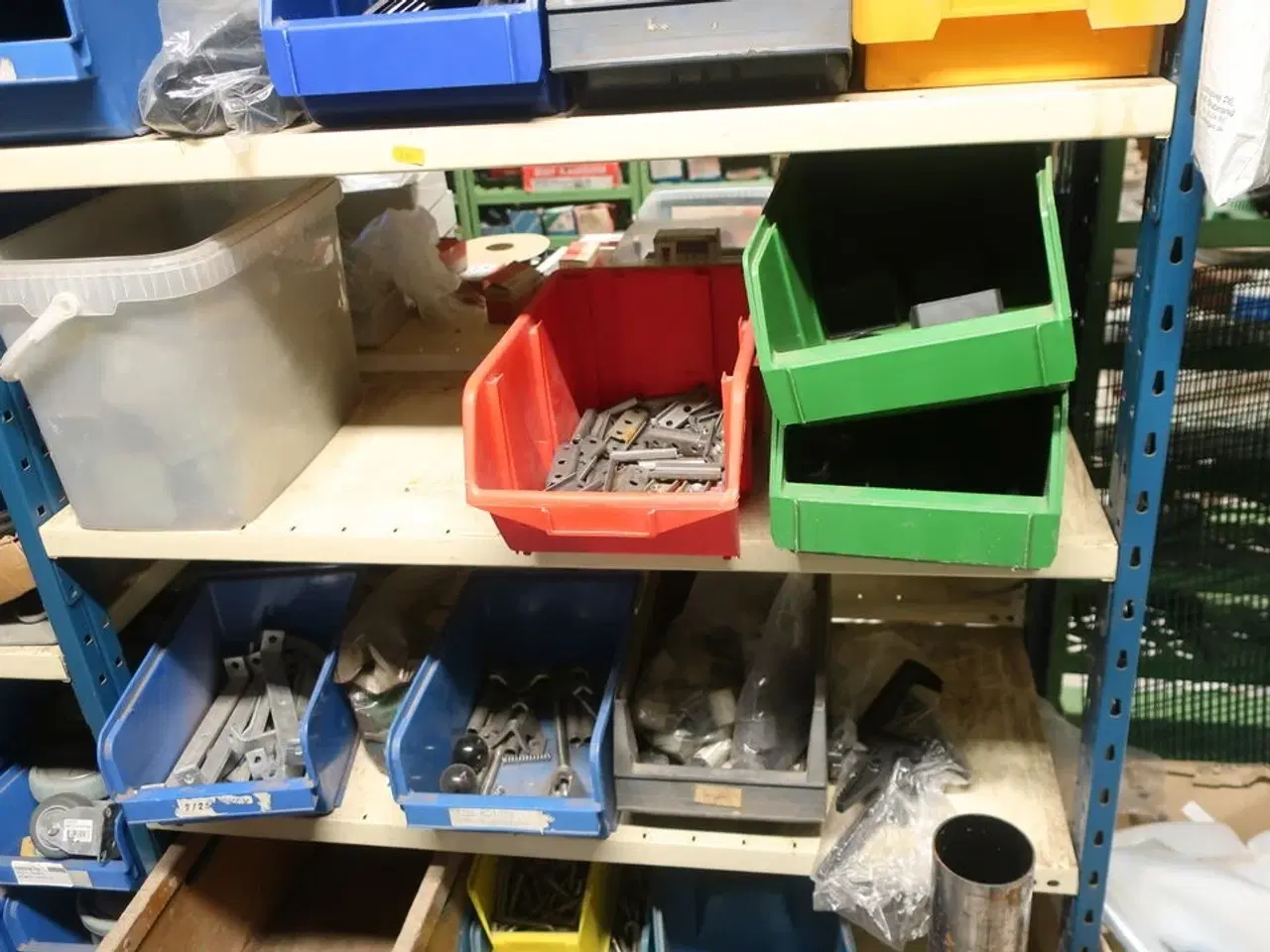 Billede 5 - 3 fag reoler inkl. indhold (se billeder)